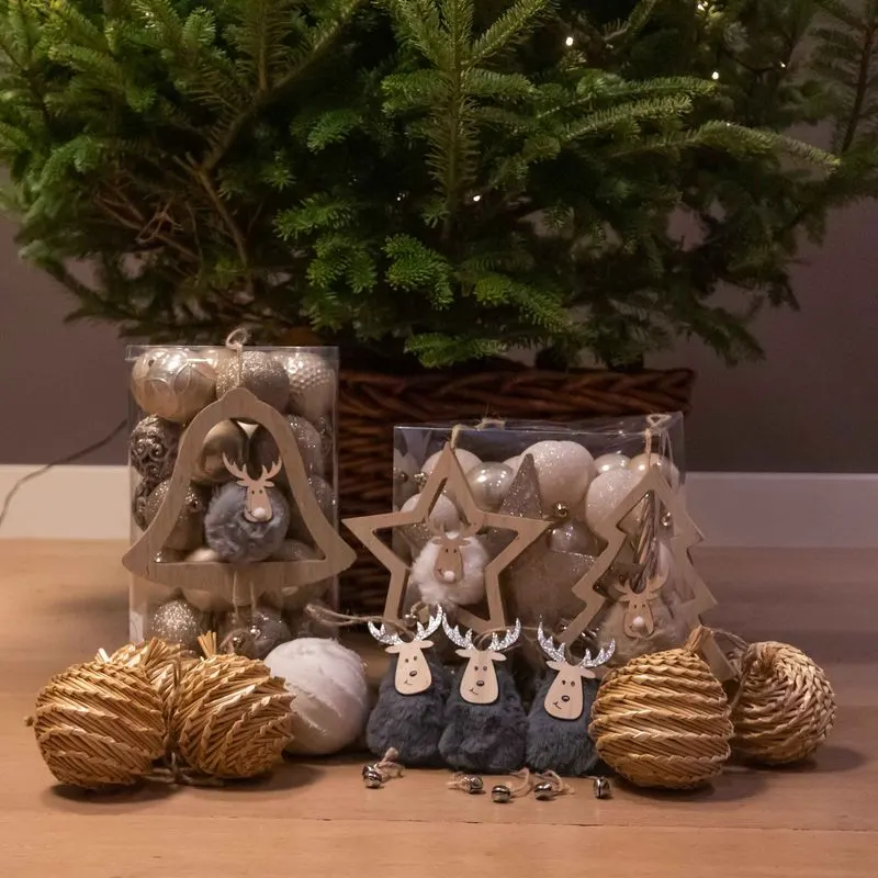 Versierpakket landelijk onder de kerstboom